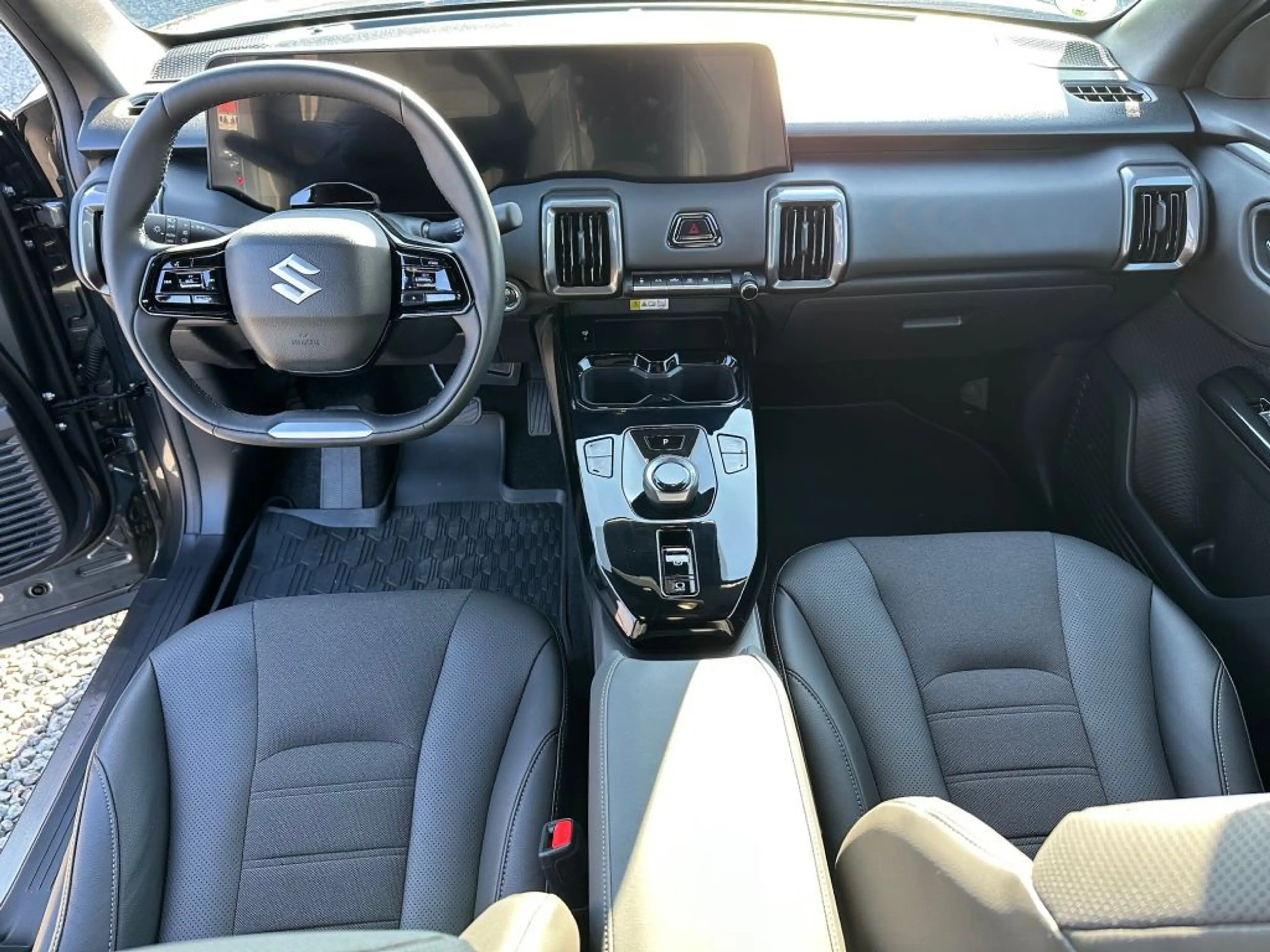 Suzuki Vitara e eAxle (61 kWh) Allgrip-e Comfort+ — photo 14