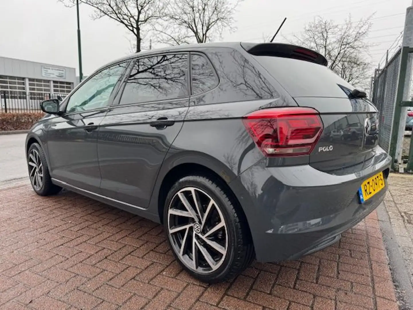 Volkswagen Polo 1.0 TSI 5deurs Comfortline Airco/ECC,Navigatie,Vir Grau - 2