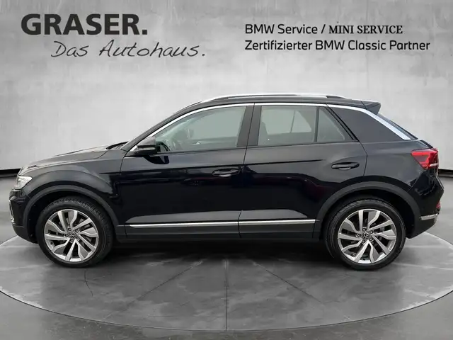 Volkswagen T-Roc view 3