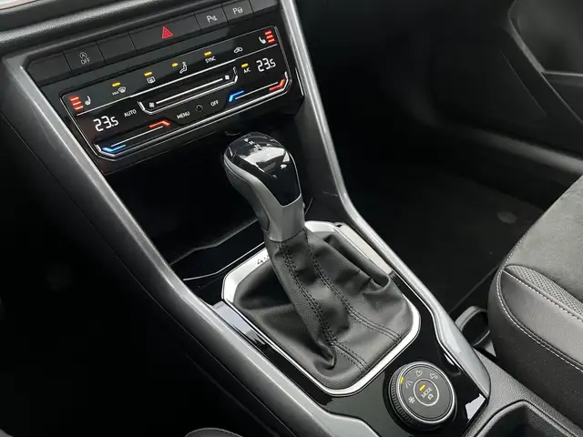 Volkswagen T-Roc view 14