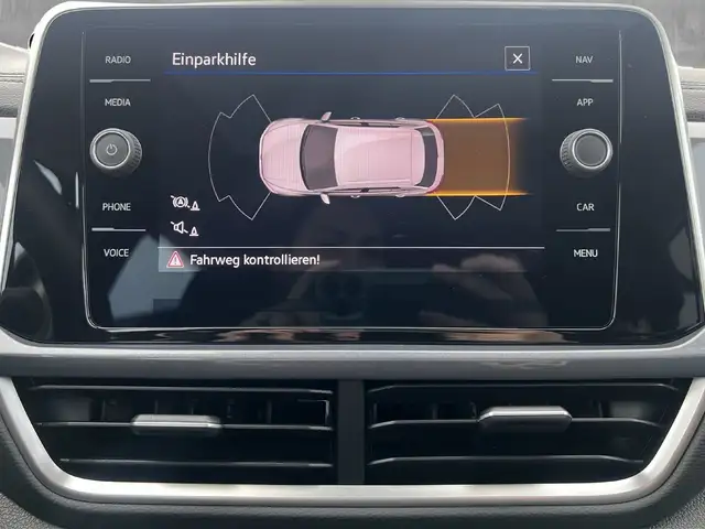 Volkswagen T-Roc view 13