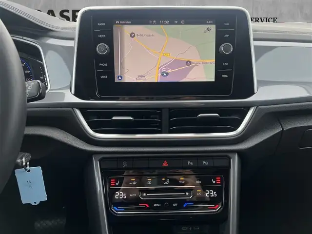 Volkswagen T-Roc view 12