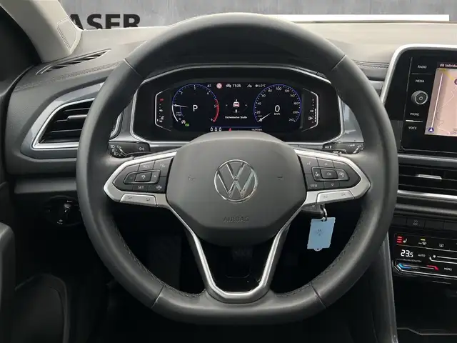Volkswagen T-Roc view 11