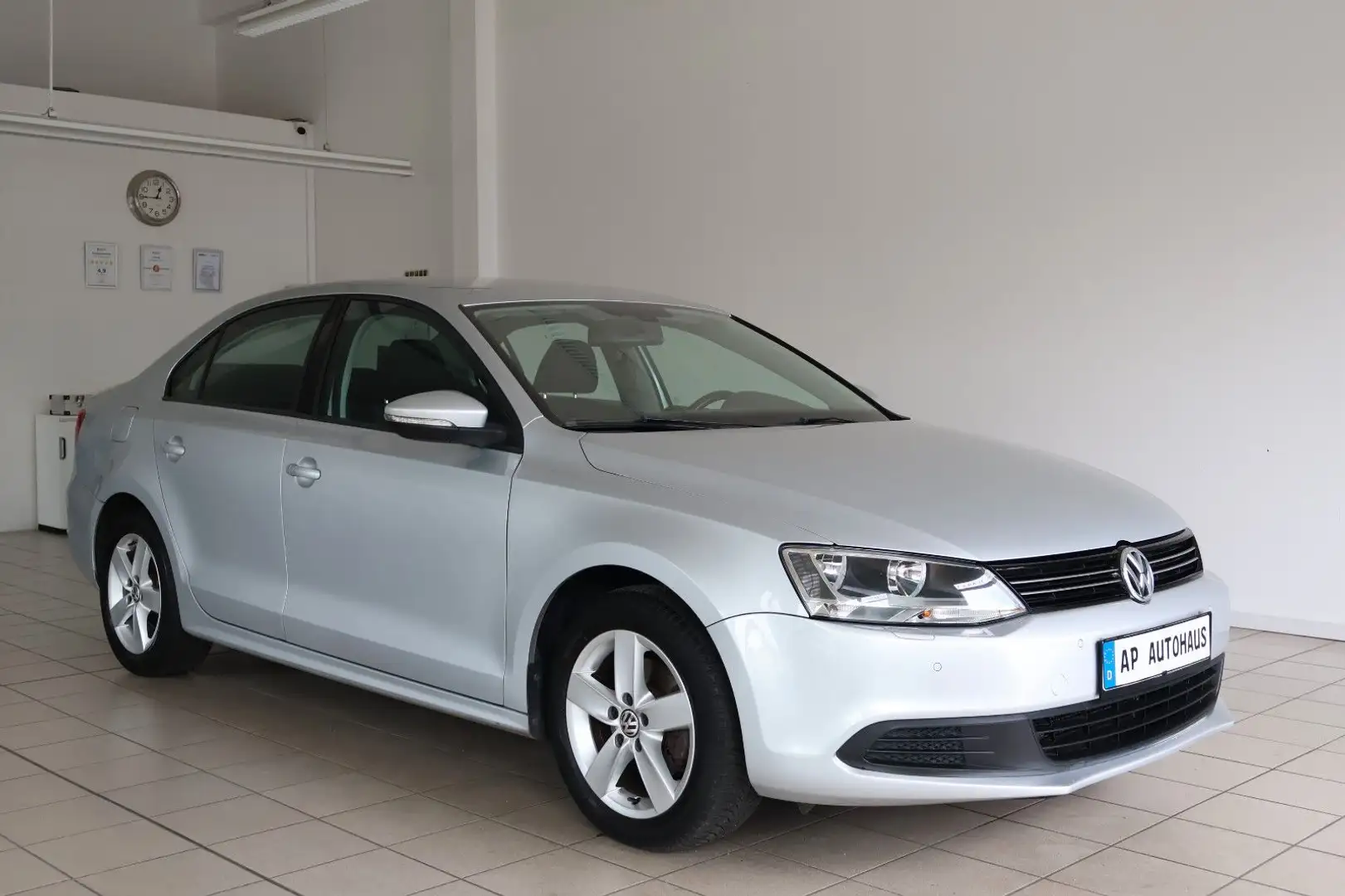 Volkswagen Jetta VI Comfortline Navi PDC Tempomat Klimaaut. Silver - 1