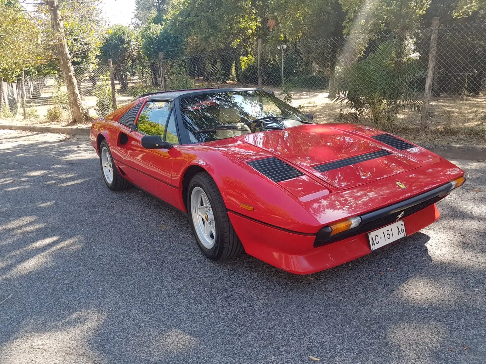 Ferrari 2.0 turbo GTS 220cv