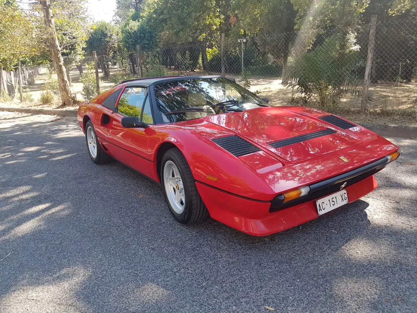 Ferrari 208 2.0 turbo GTS 220cv - 1