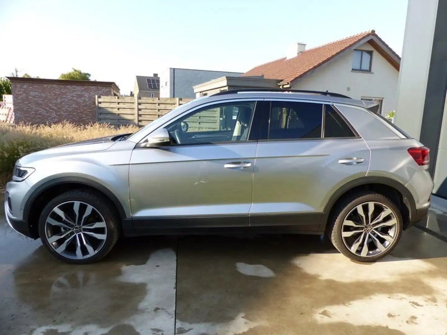 Volkswagen T-Roc ACC, Navi, zetelverwarming, AppConnect, Automaat Grijs - 2