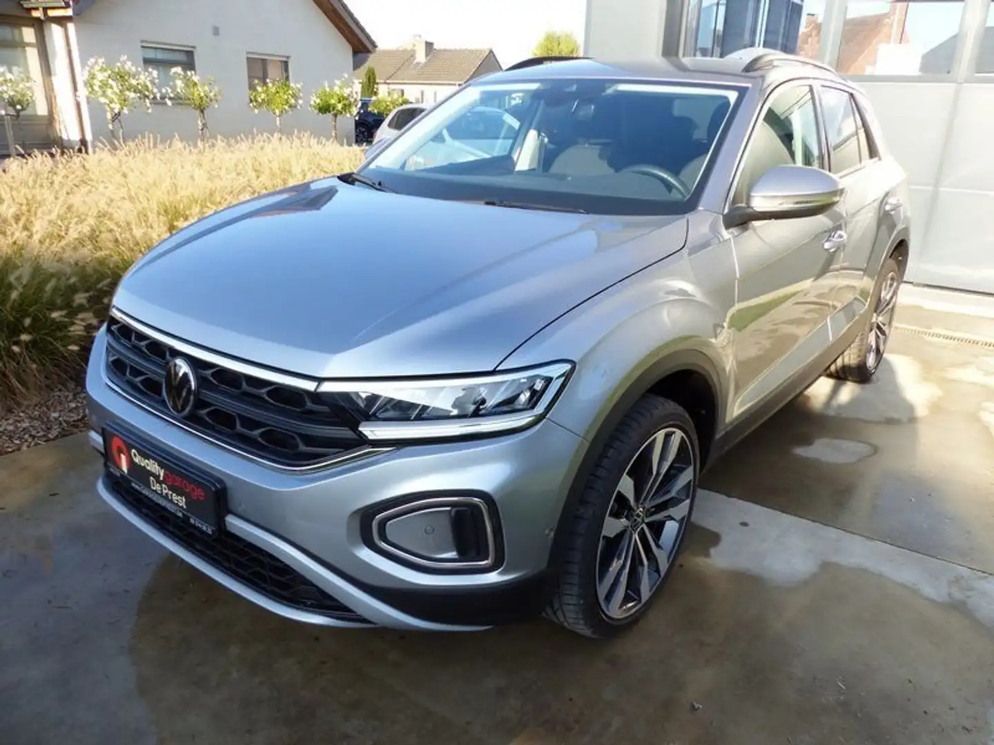 Volkswagen T-Roc ACC, Navi, zetelverwarming, AppConnect, Automaat Grijs - 1