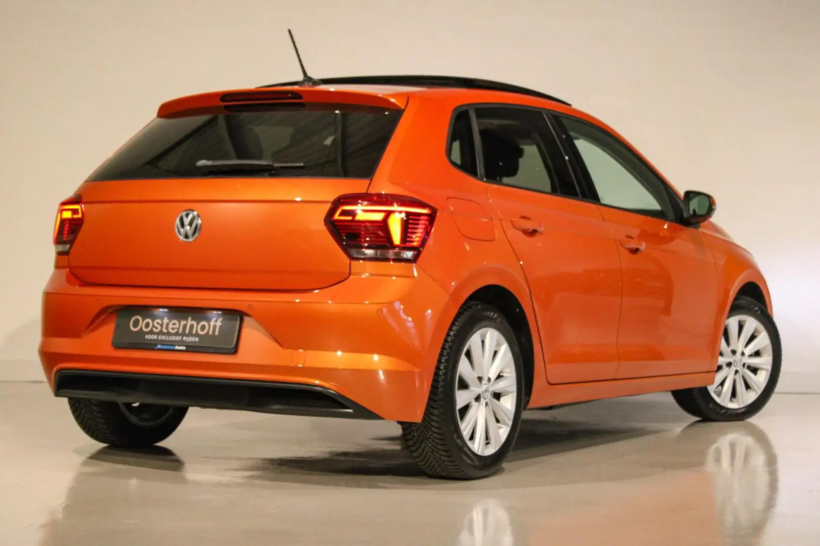 Volkswagen Polo 1.0 TSI Highline PANO | AUTOMAAT | LED Arancione - 2