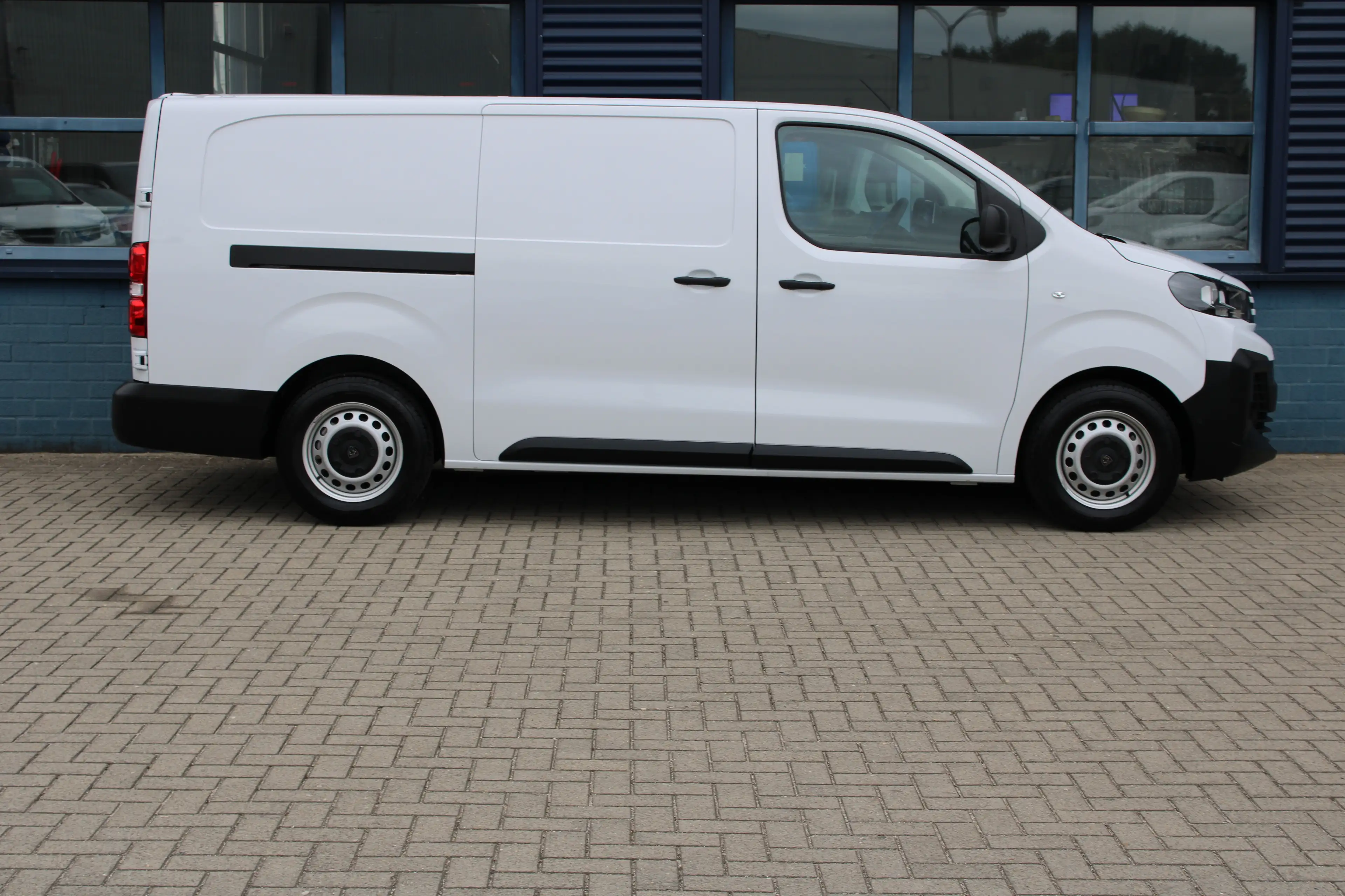 Peugeot e-Expert L3 75 kWh | 8 JAAR GARANTIE | CAMERA | NAVI | BETI — photo 7