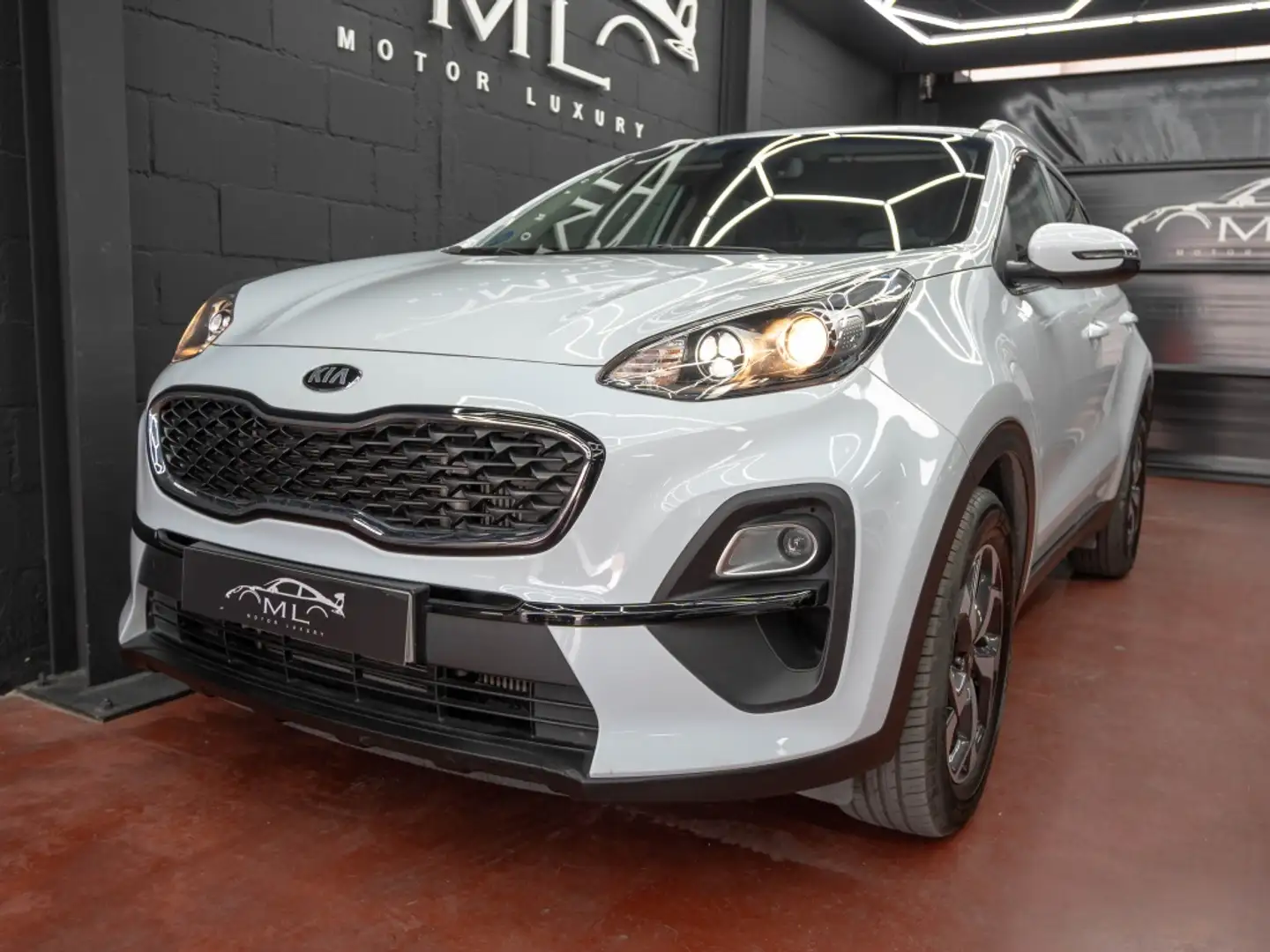 Kia Sportage 1.6 MHEV Business DCT 4x2 136 Weiß - 1