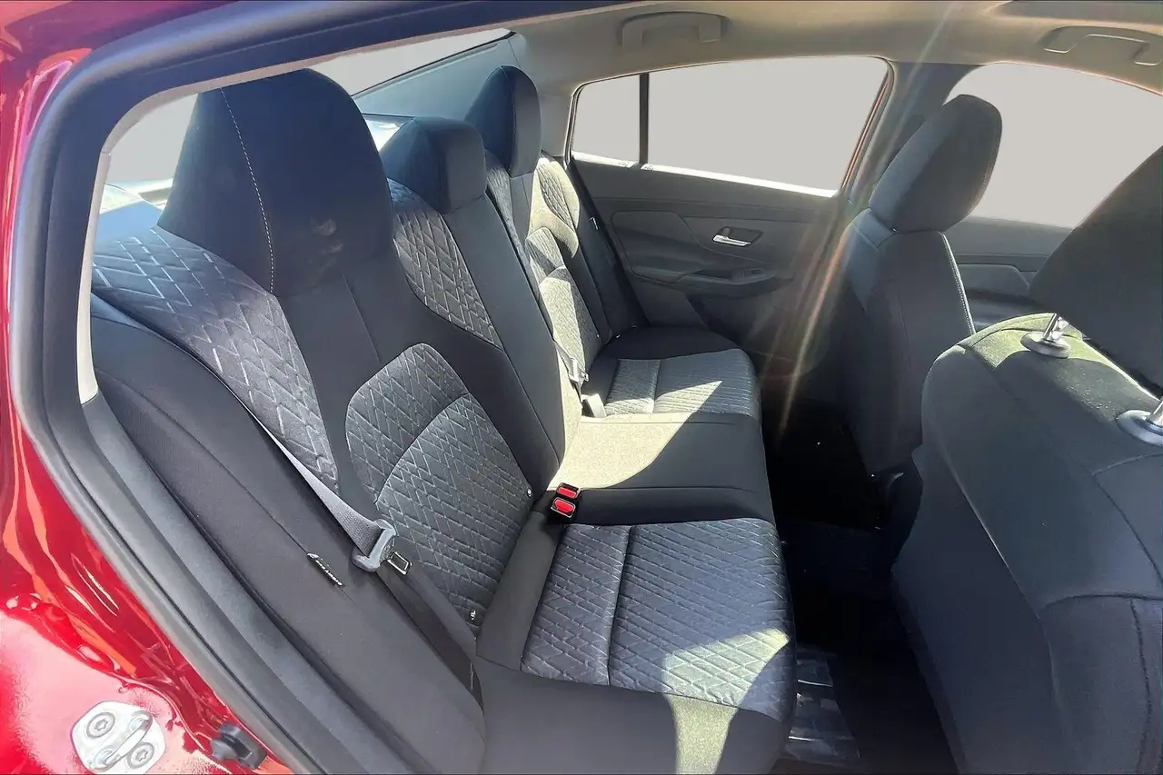 Nissan Sentra снимка Nissan Sentra