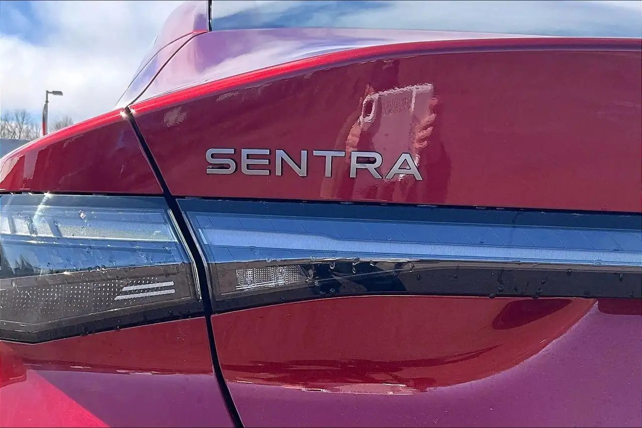 Nissan Sentra снимка Nissan Sentra