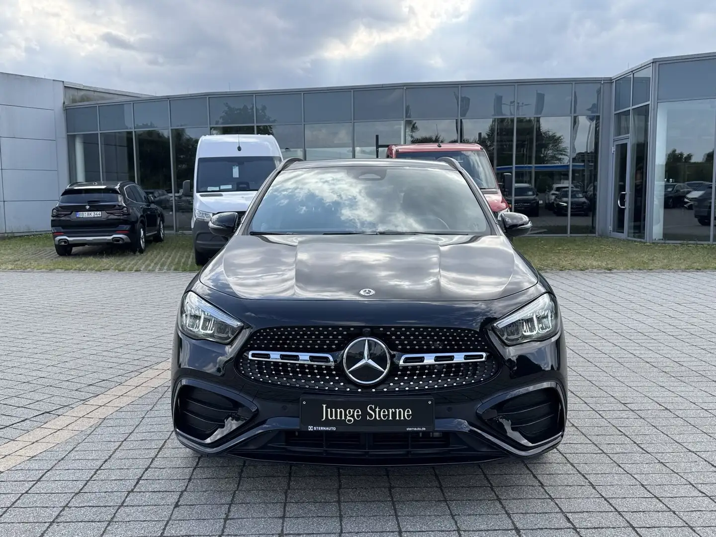 Mercedes-Benz GLA 180 GLA 180 AMG Line Navi Pano.-Dach Keyless-Go/Klima  Schwarz - 2