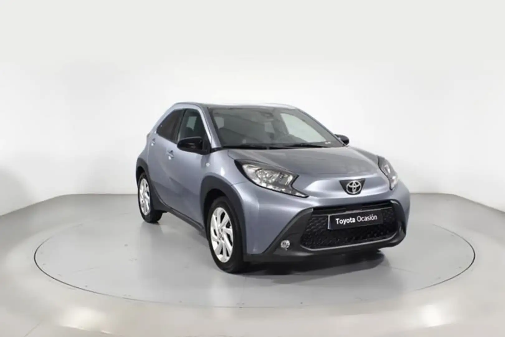 Toyota Aygo X 1.0 VVT-I PLAY 5P Gris - 1