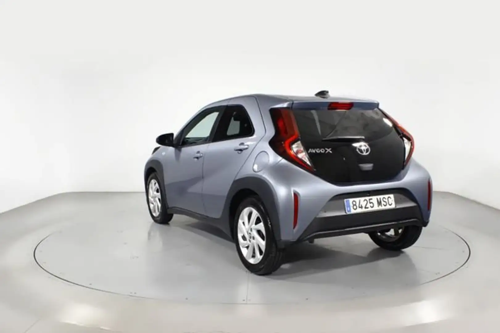 Toyota Aygo X 1.0 VVT-I PLAY 5P Gris - 2