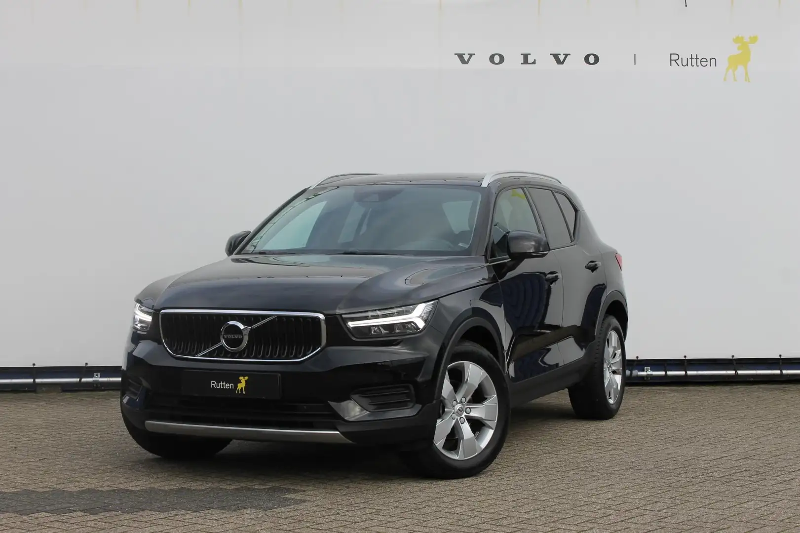 Volvo XC40 T3 163PK automaat Momentum Pro / Climate Control/ Zwart - 2