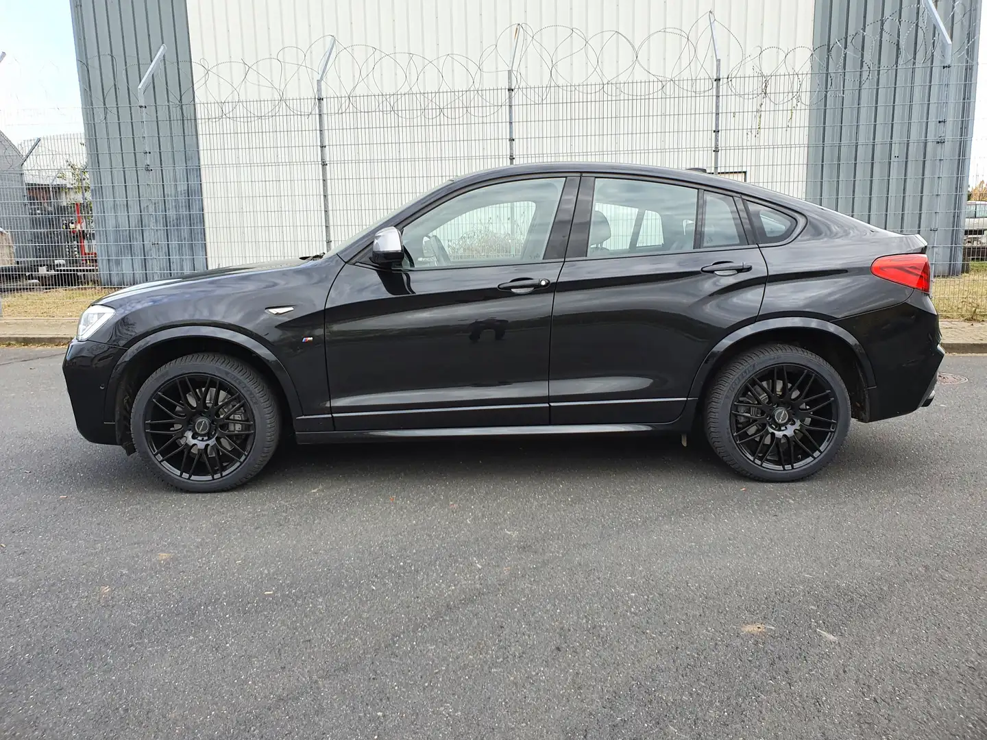 BMW X4 M X4 M40i Schwarz - 1
