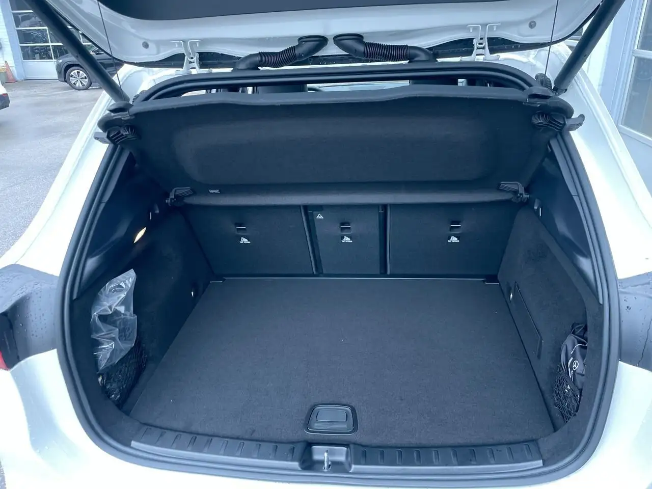 Mercedes-Benz GLA снимка Mercedes-Benz GLA