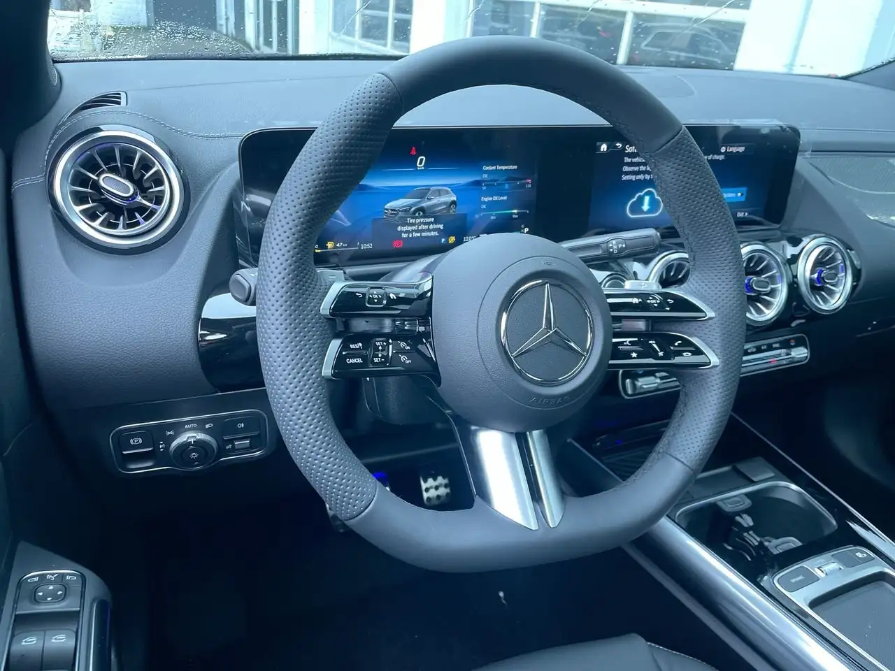 Mercedes-Benz GLA снимка Mercedes-Benz GLA