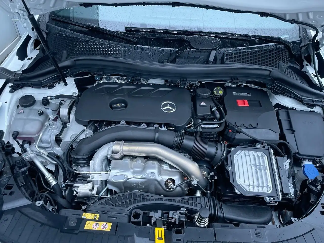 Mercedes-Benz GLA снимка Mercedes-Benz GLA