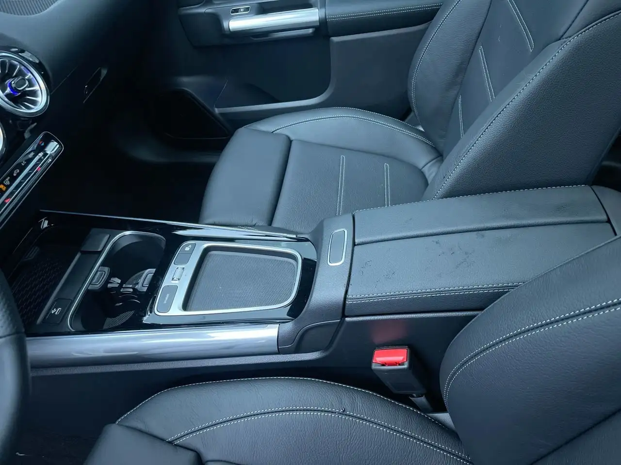 Mercedes-Benz GLA снимка Mercedes-Benz GLA