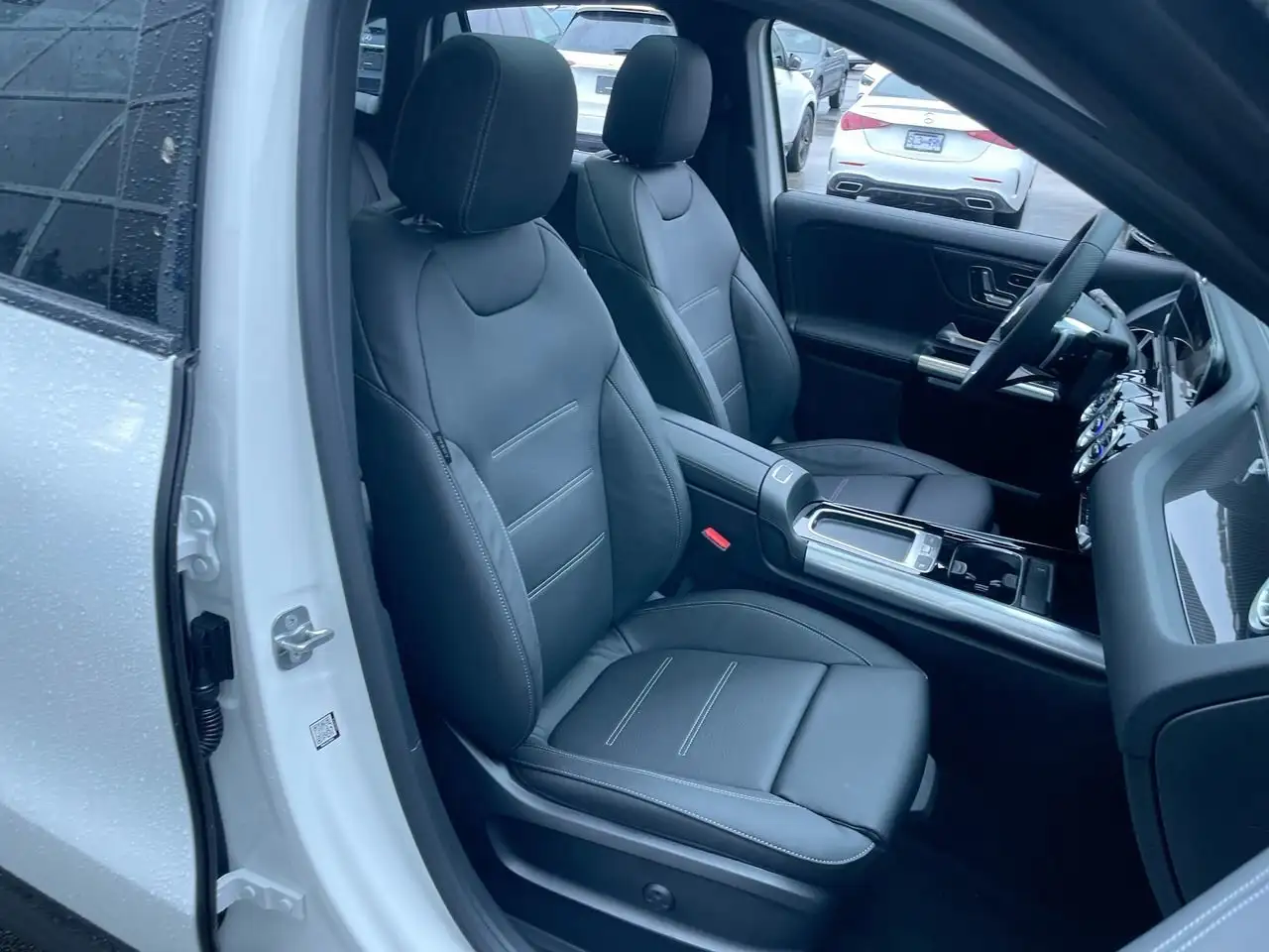 Mercedes-Benz GLA снимка Mercedes-Benz GLA
