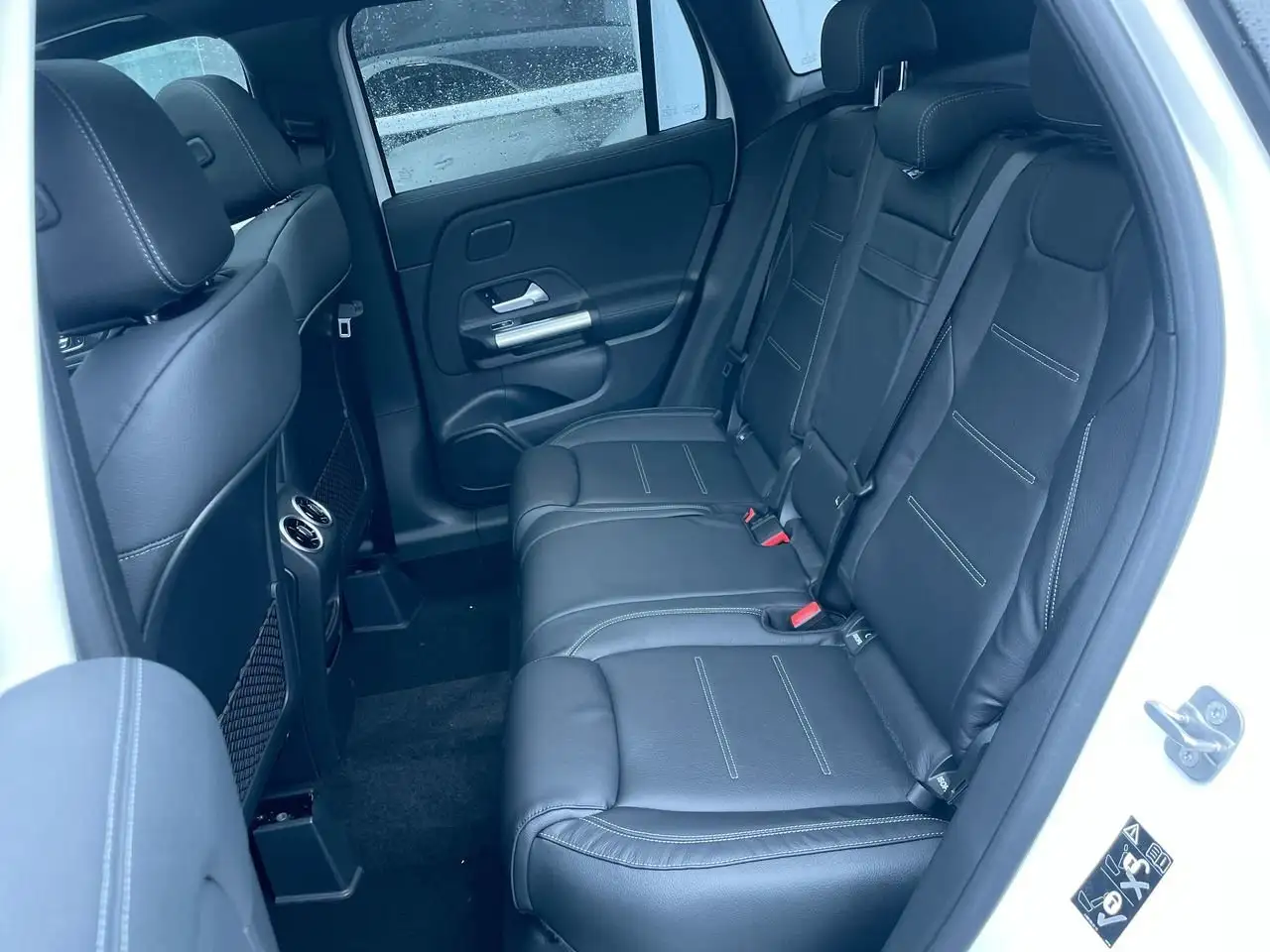 Mercedes-Benz GLA снимка Mercedes-Benz GLA