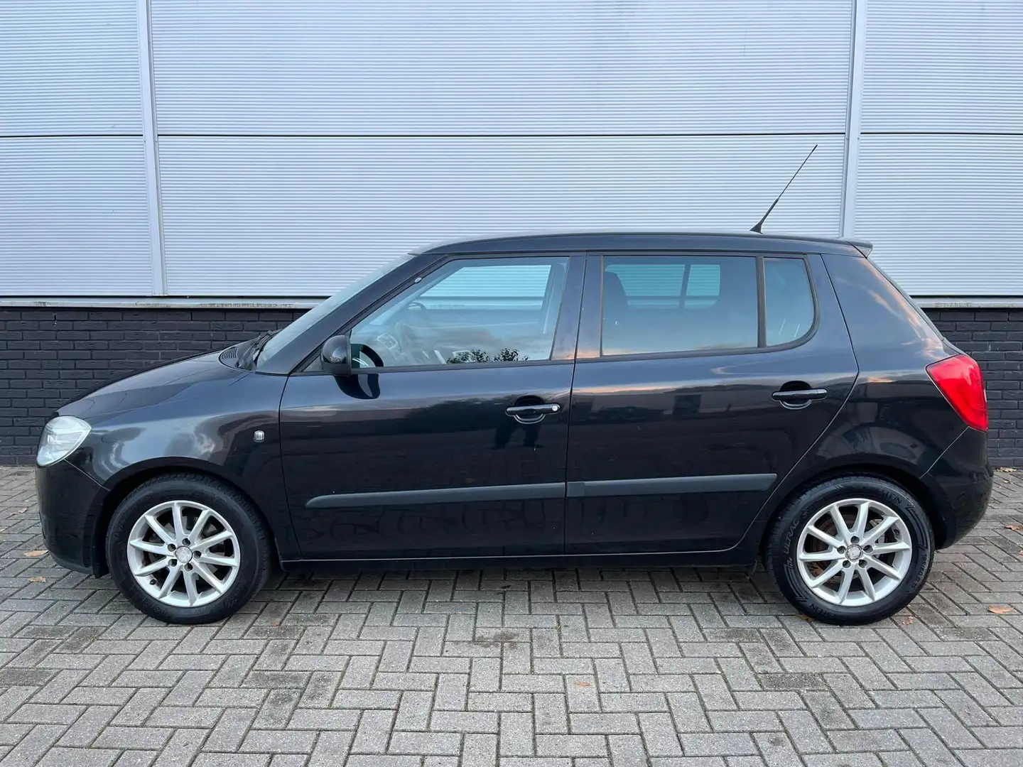 Skoda Fabia 1.2-12V Sprint 5drs Clima - armsteun - aux - lm ve Zwart - 2