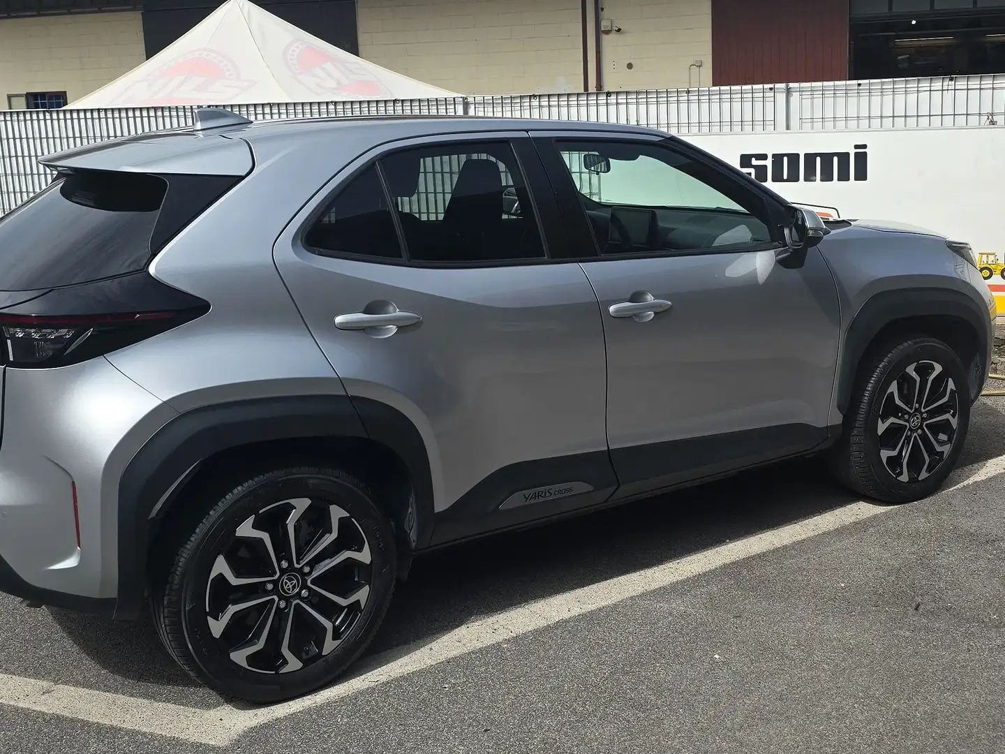 Toyota Yaris Yaris Cross Cross 1.5h Trend awd-i 116cv e-cvt Argento - 2