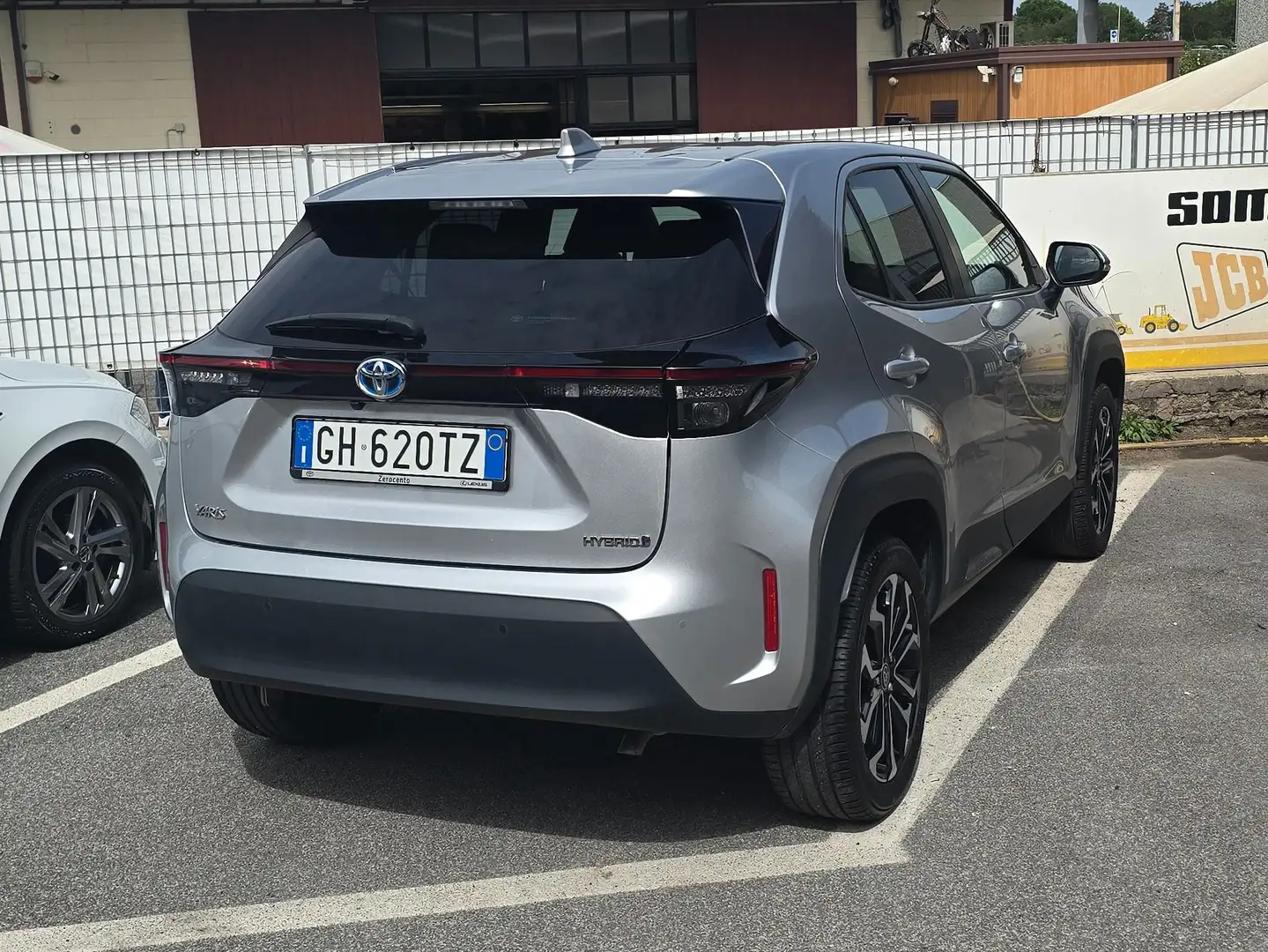 Toyota Yaris Yaris Cross Cross 1.5h Trend awd-i 116cv e-cvt Argento - 1