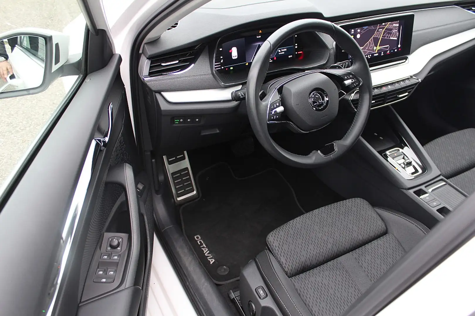 Skoda Octavia Combi 2,0 TDI Style DSG Head Up,Matrix Led,Keyl... Blanc - 2