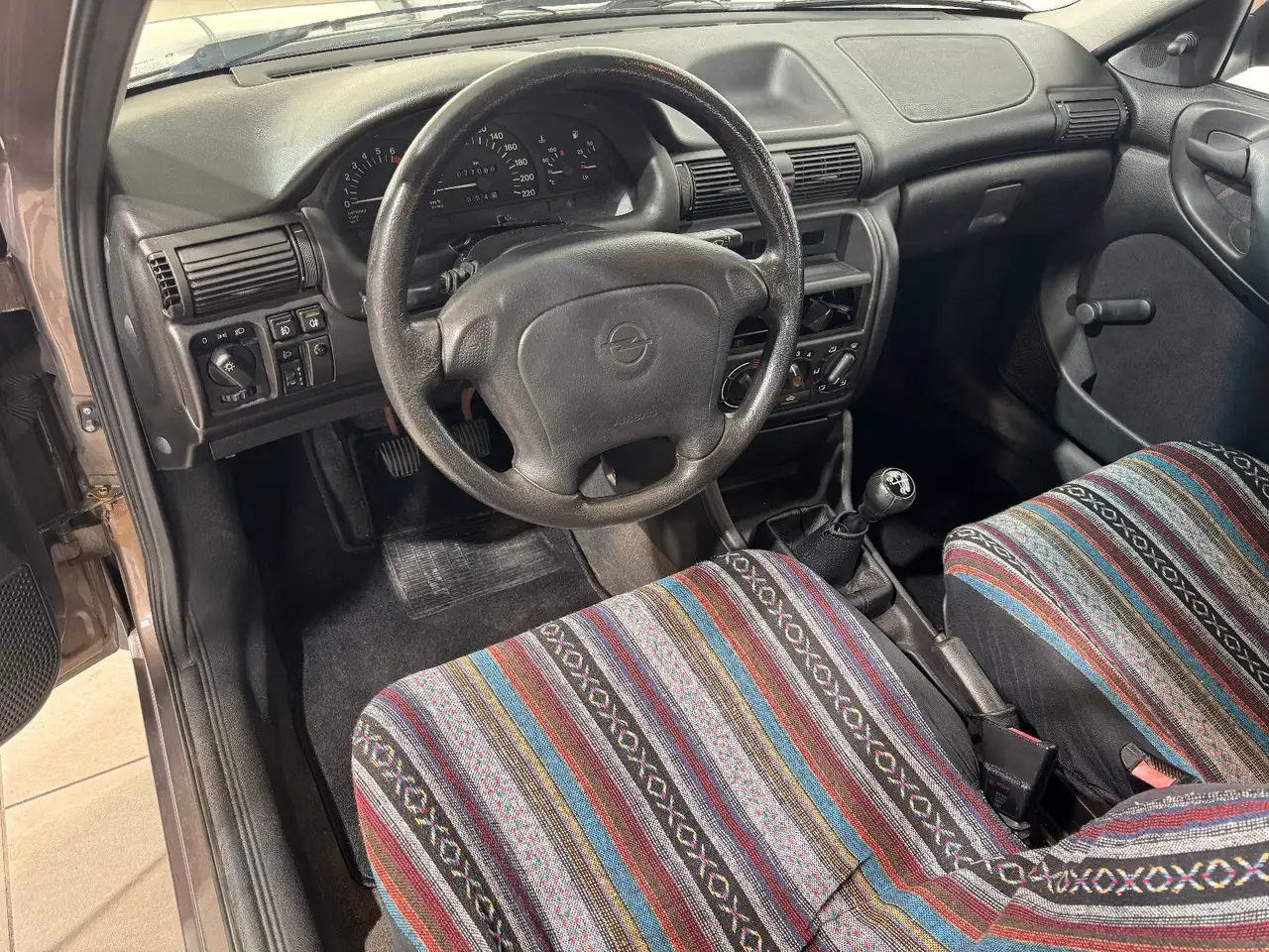 Opel Astra 1.6 *WENIG KILOMETER+AHK+SCHMUTZFÄNGER*, foto 9