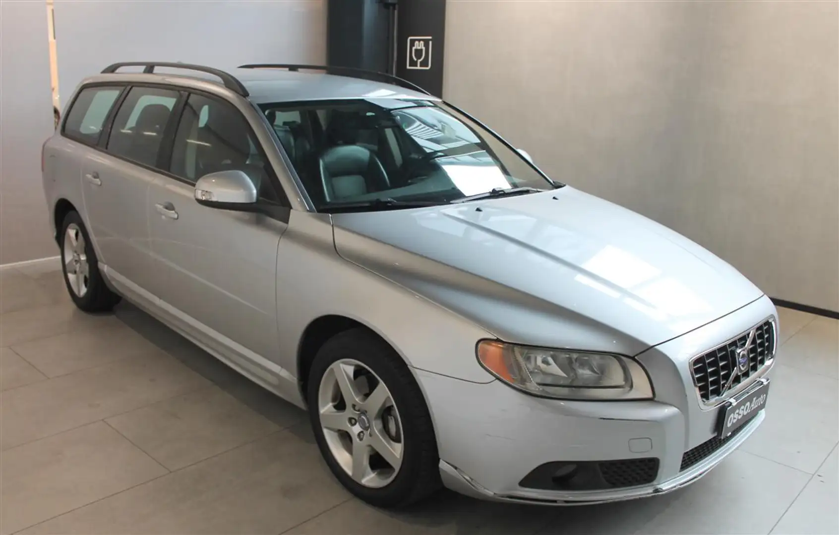 Volvo V70 SW DIESEL 163 HP MOMENTUM AUTOMATICO Argent - 1