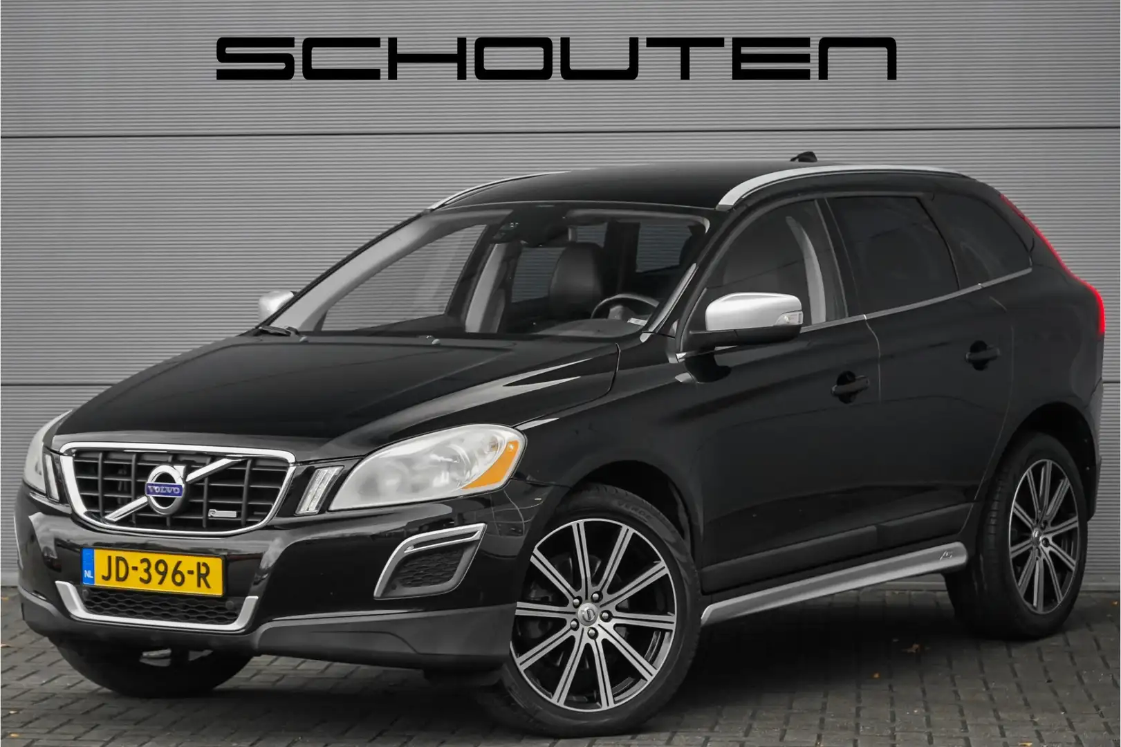 Volvo XC60 2.0T Kinetic Automaatstoring lees tekst Zwart - 1