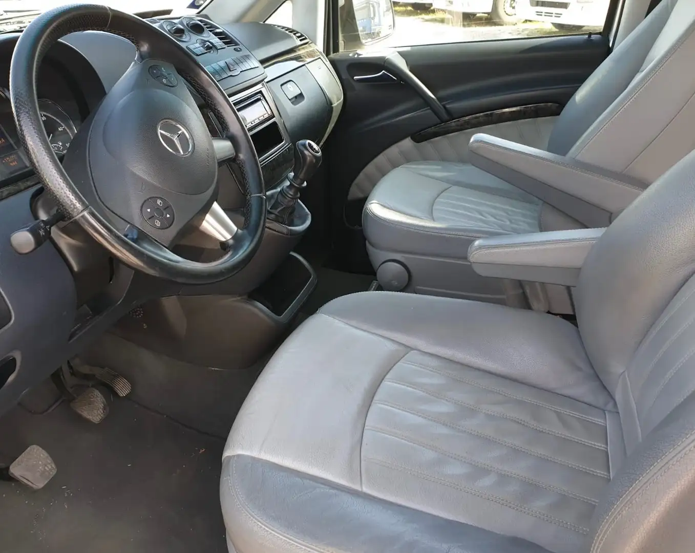 Mercedes-Benz Viano Viano 2.2 cdi Avantgarde 163cv Grijs - 2