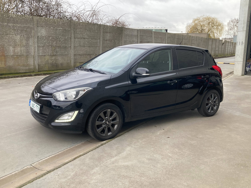 Hyundai i20 1.2 benzine 2015 met 107000km*GO EDITIE*GARANTIE*airco*EURO 5*LEZ OK* — photo 3