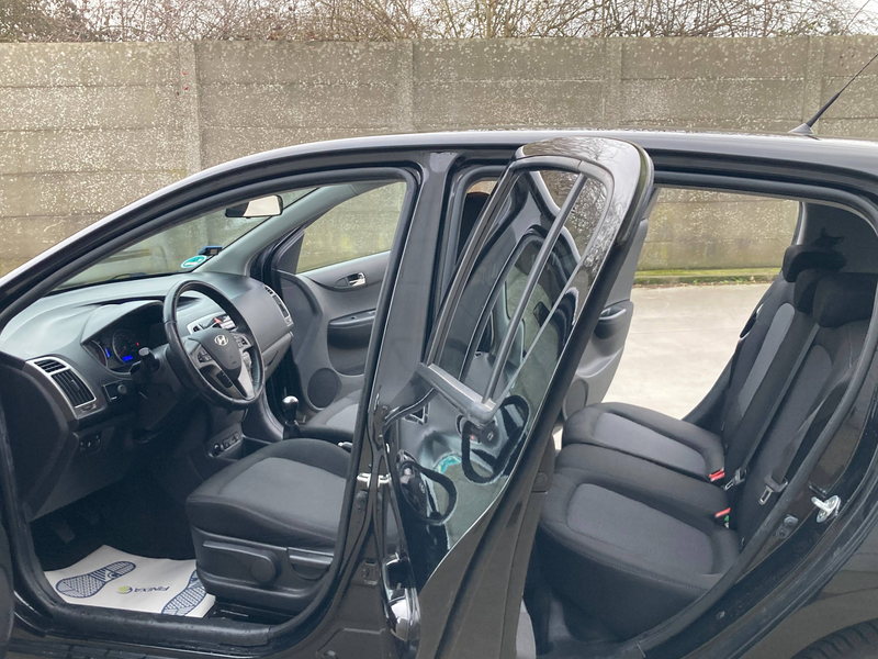 Hyundai i20 1.2 benzine 2015 met 107000km*GO EDITIE*GARANTIE*airco*EURO 5*LEZ OK* — photo 4