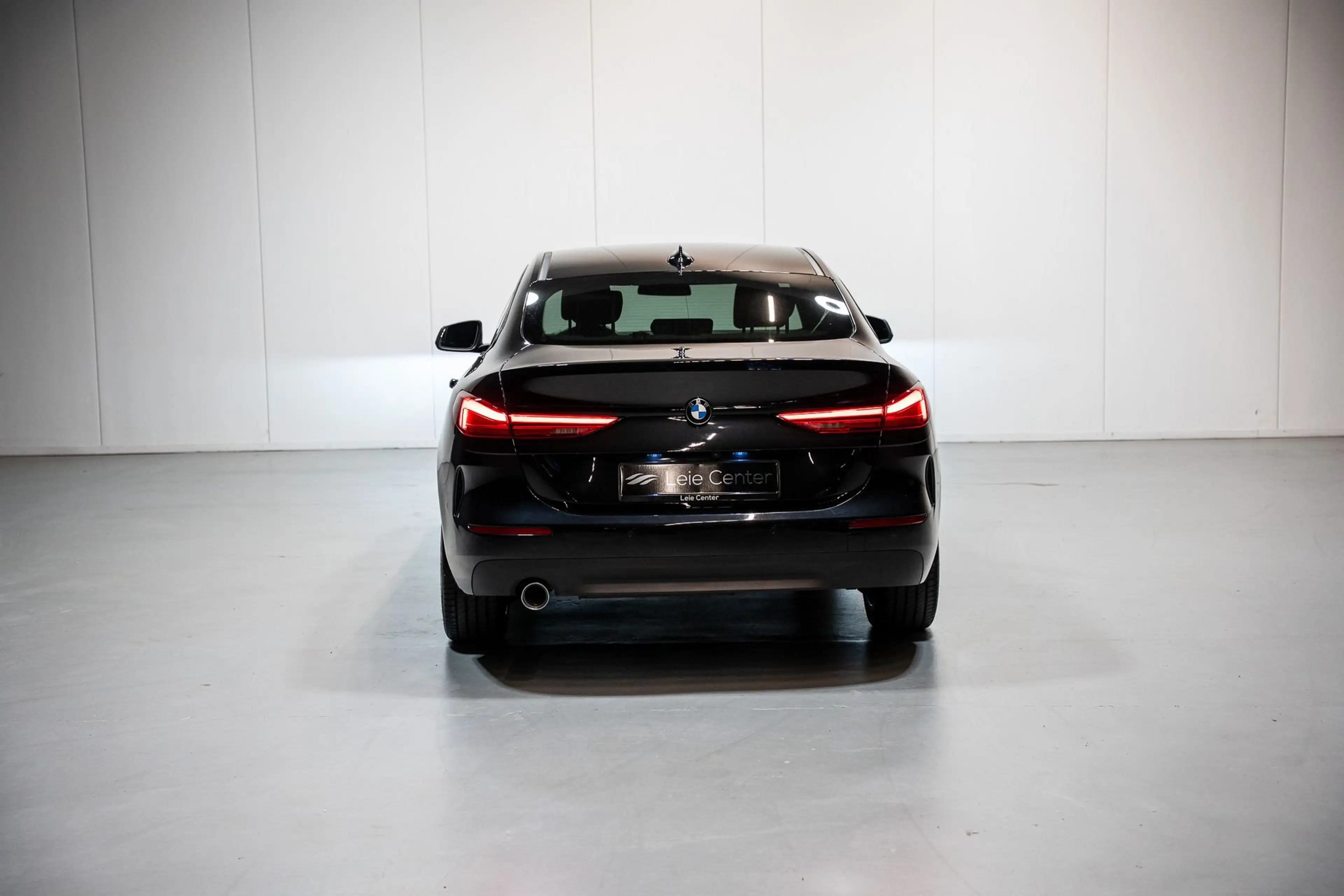 BMW 216 216d — photo 4