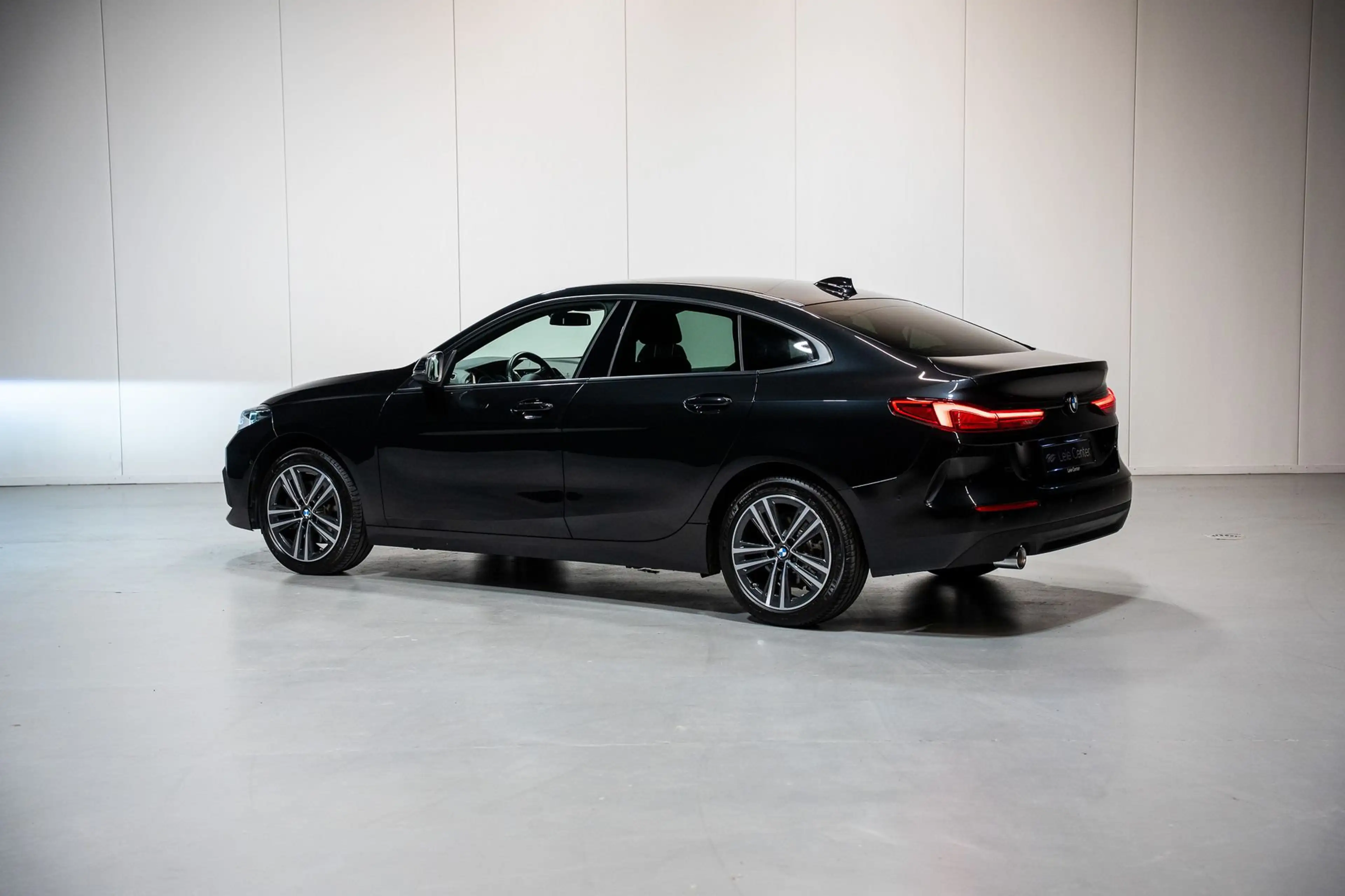 BMW 216 216d — photo 6