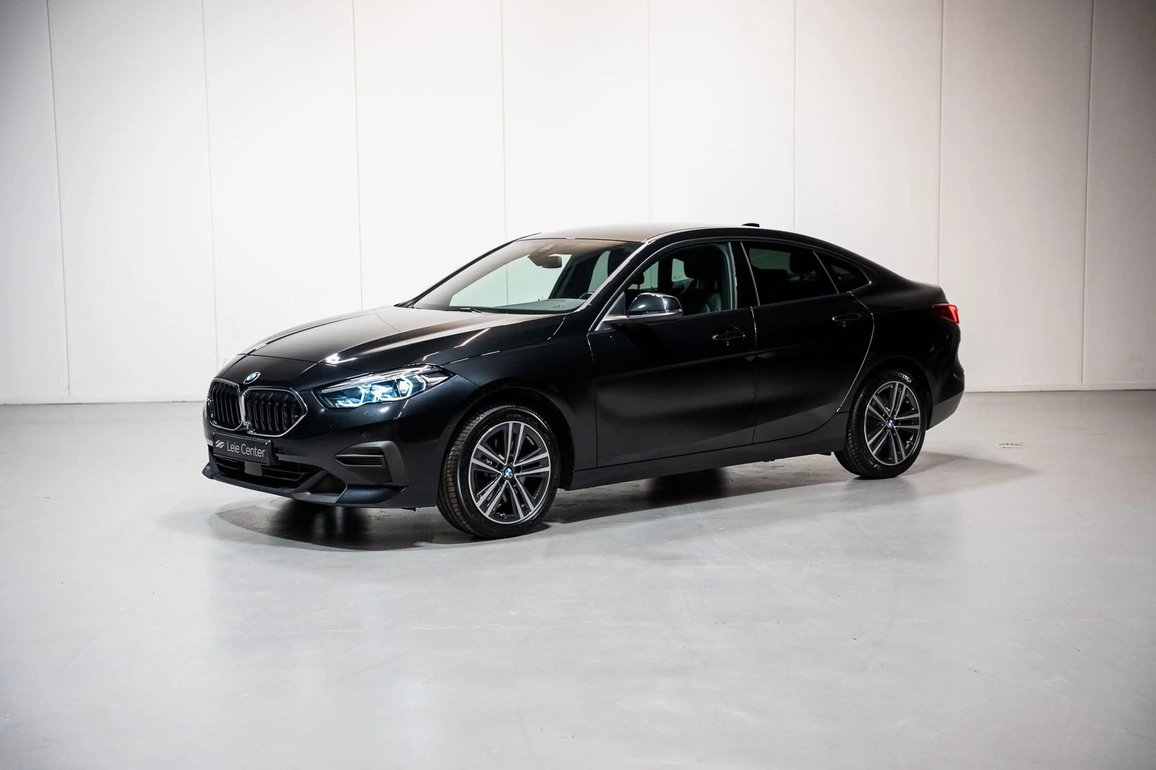 BMW 216 216d — photo 8