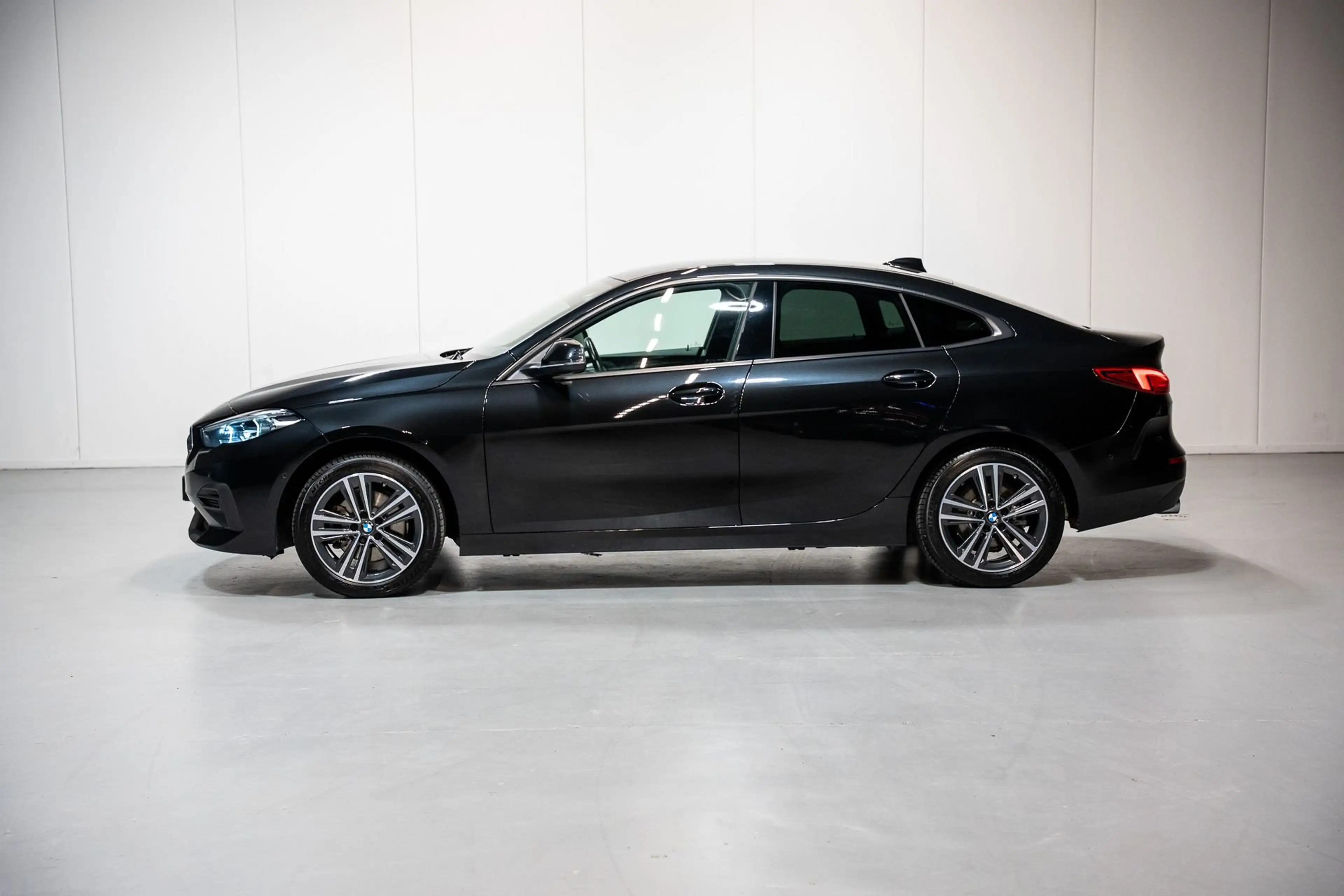 BMW 216 216d — photo 7