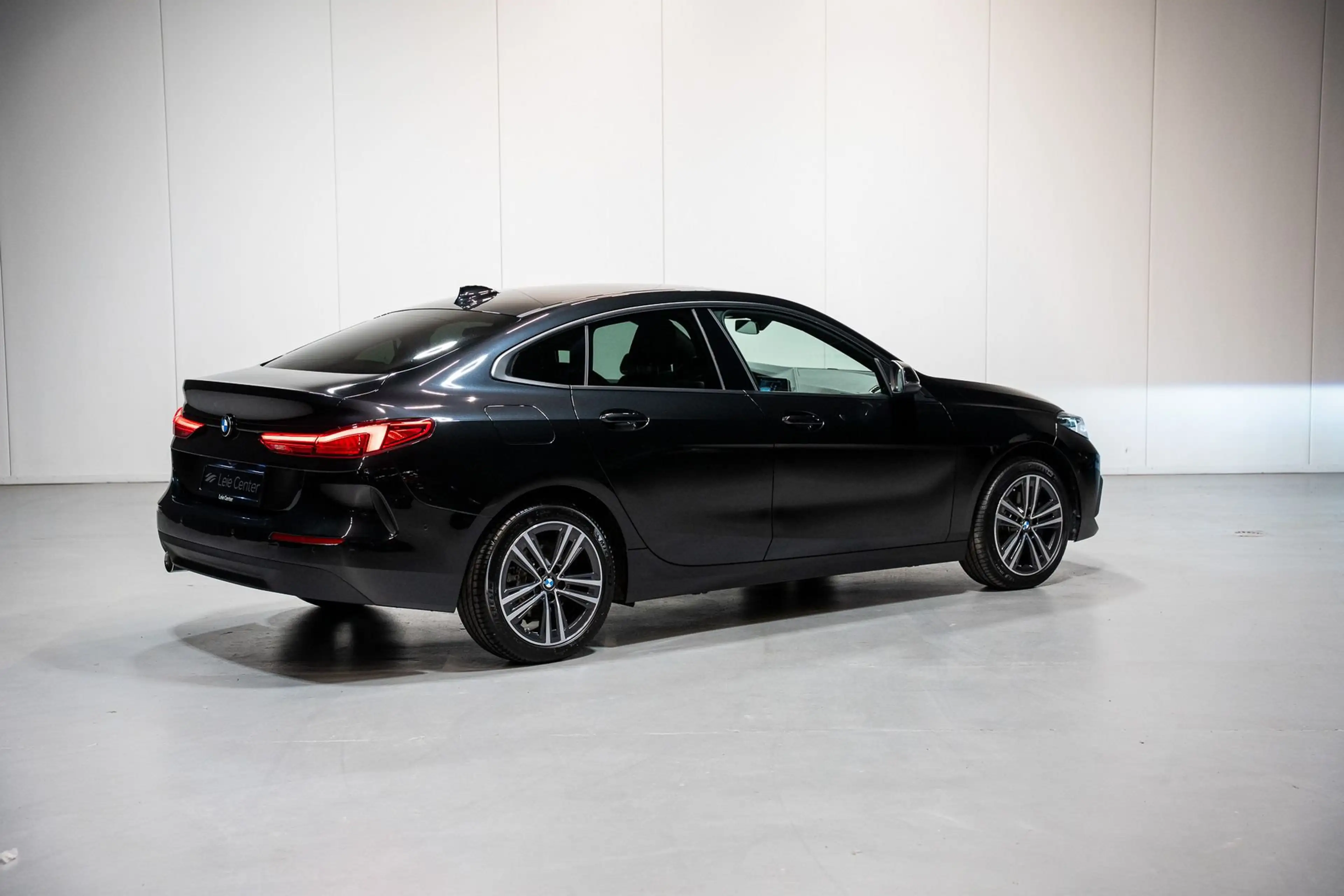 BMW 216 216d — photo 3
