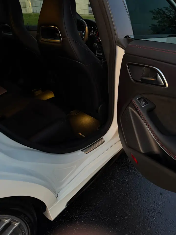 Mercedes-Benz CLA снимка Mercedes-Benz CLA