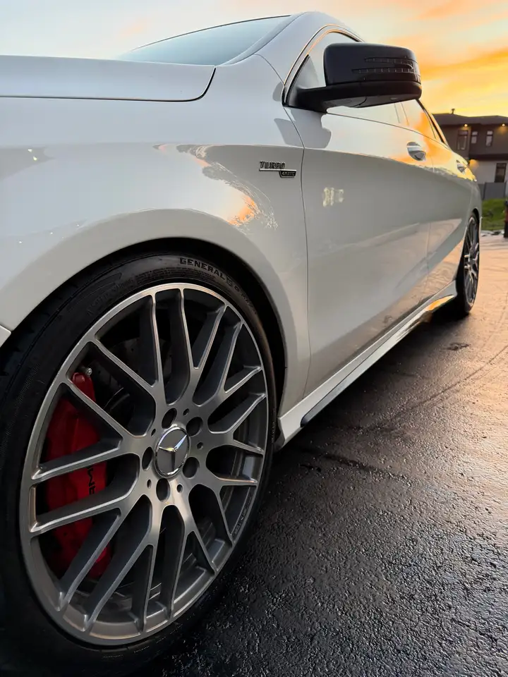 Mercedes-Benz CLA снимка Mercedes-Benz CLA