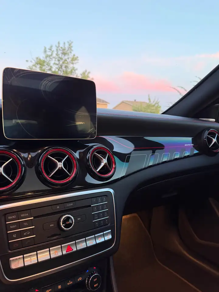 Mercedes-Benz CLA снимка Mercedes-Benz CLA