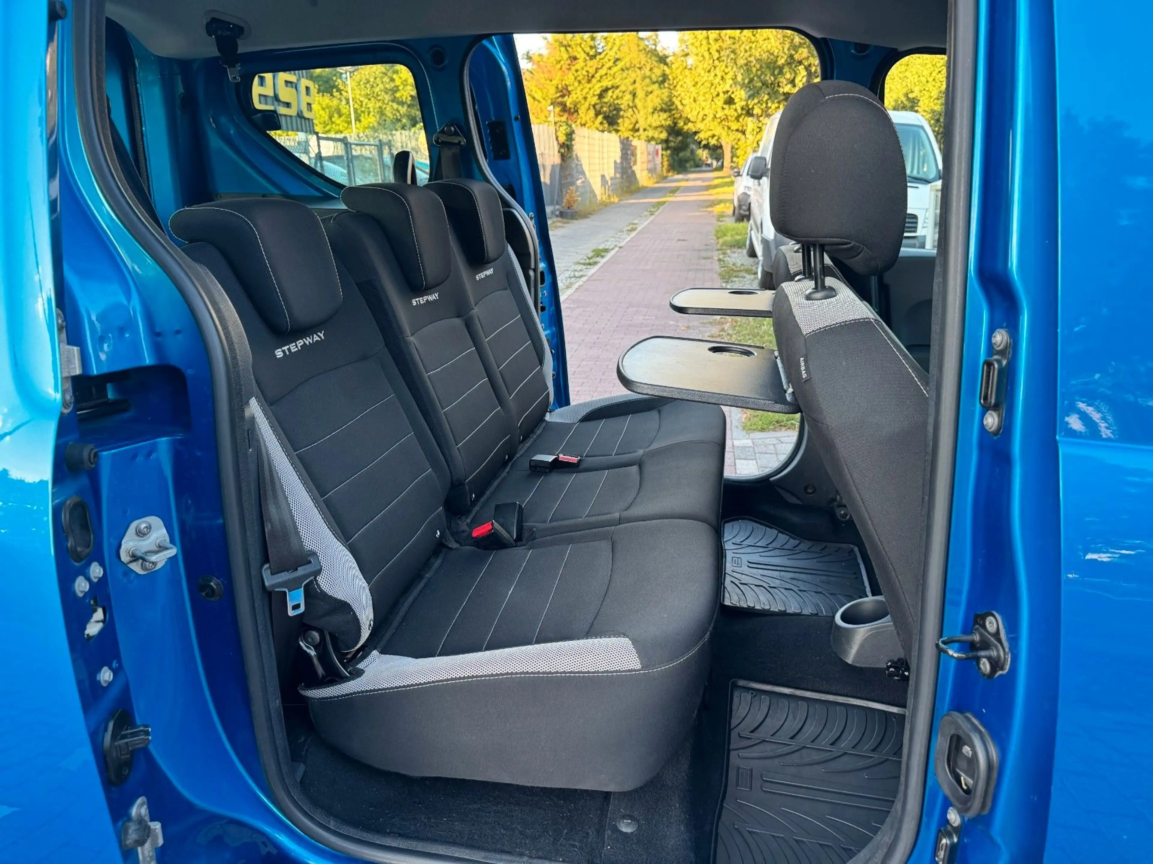 Dacia Dokker Stepway 1.6*Navi*Tempomat*PDC* — photo 14