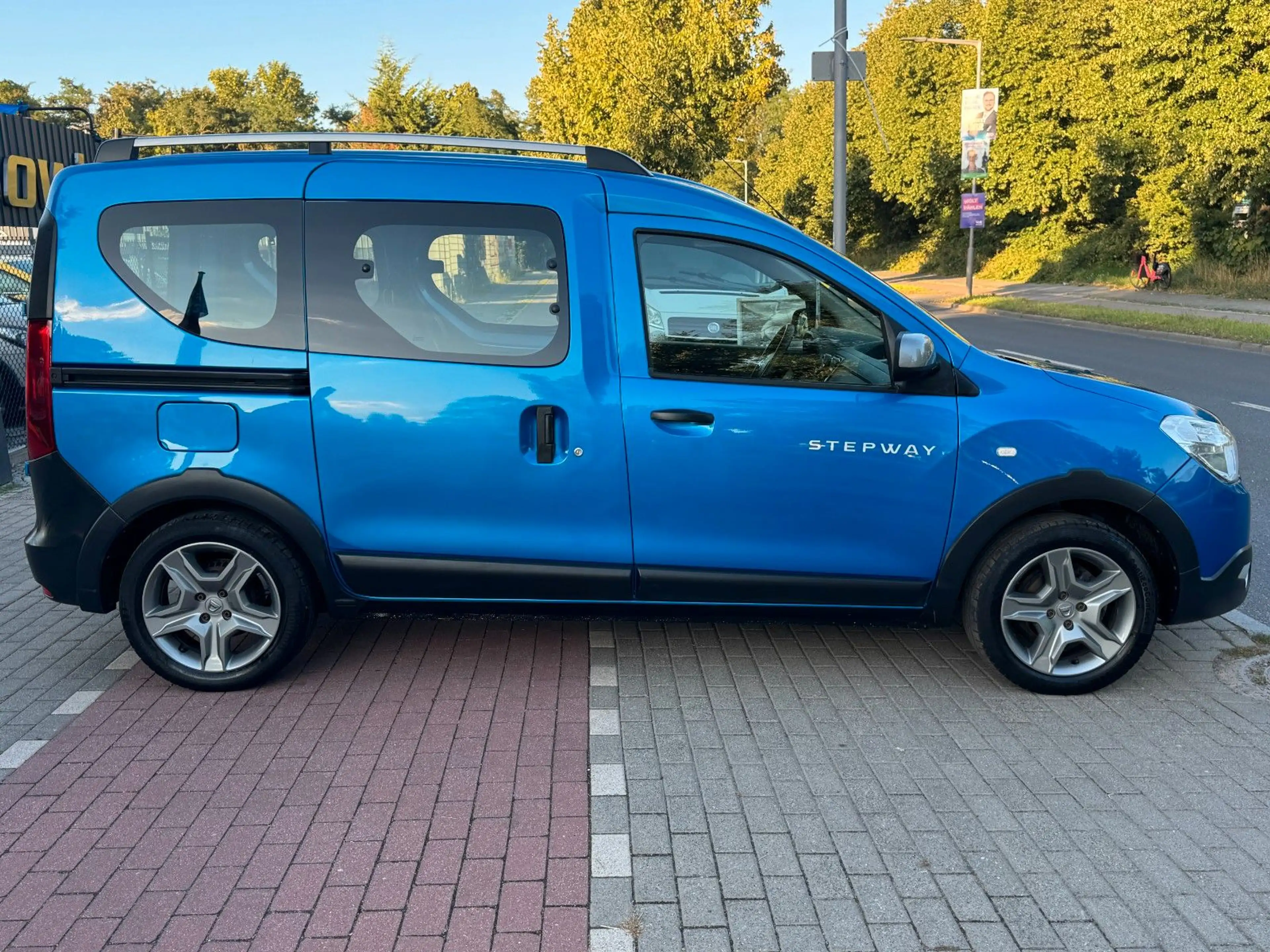 Dacia Dokker Stepway 1.6*Navi*Tempomat*PDC* — photo 4