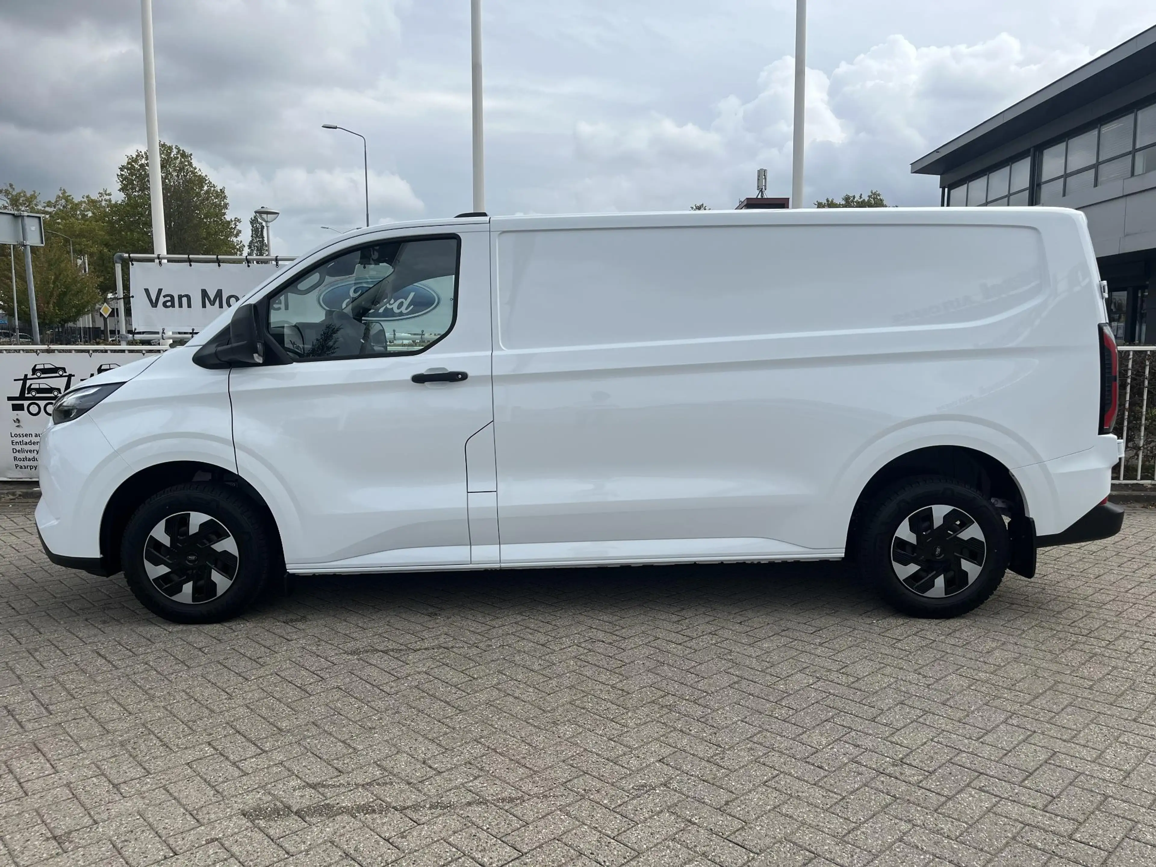Ford E-Transit Cust. 340 L2H1 Limited 71 kWh | Stoelverwarming | — photo 7