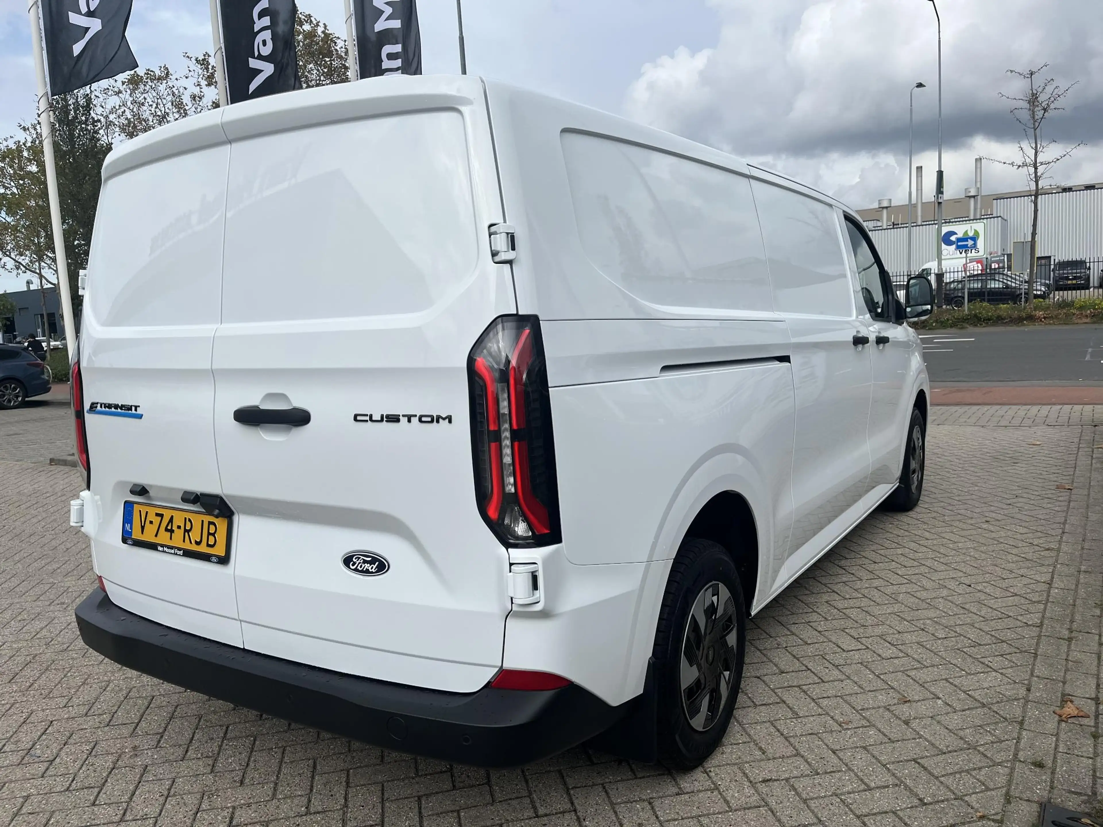 Ford E-Transit Cust. 340 L2H1 Limited 71 kWh | Stoelverwarming | — photo 4